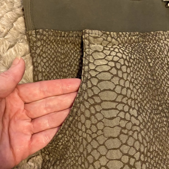 **NEW** XCVI Python Print Cargo Style Leggings - Picture 15 of 15